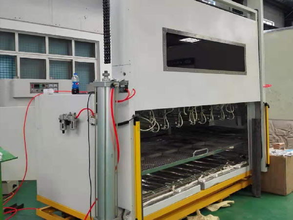 ما هي الكواشف أو العينات التي يمكن استخدام الفرن الكهربائي فيها؟