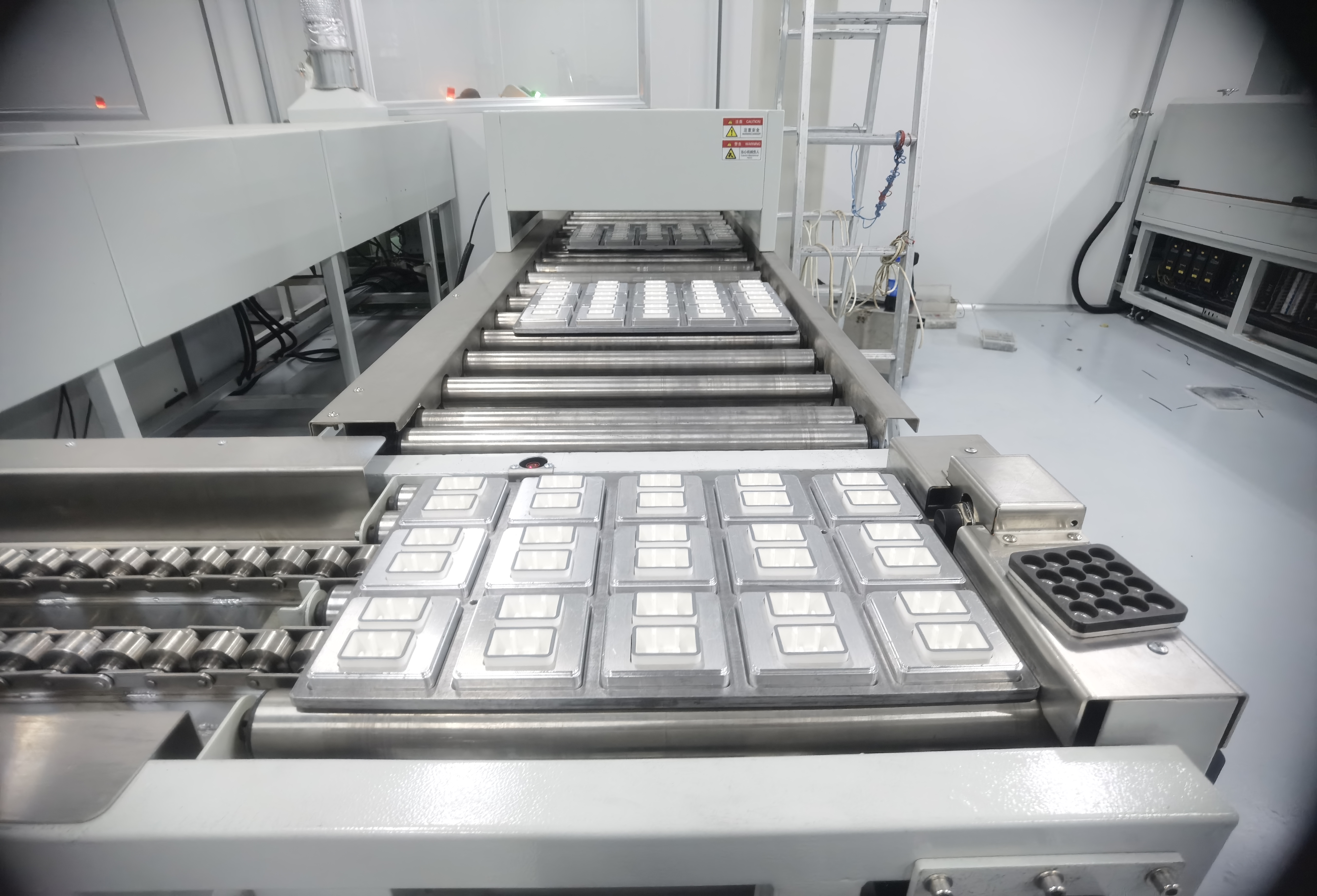 ما وراء الحزام: الدور الحاسم لأفران الأنفاق الصناعية في التصنيع الحديث